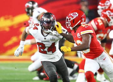 FILE PHOTO: Feb 4, 2021; Tampa, FL, USA; Tampa Bay Buccaneers cornerback Carlton Davis (24) defends against Kansas City Chiefs wide receiver Byron Pringle (13) in Super Bowl LV at Raymond James Stadium. Mandatory Credit: Mark J. Rebilas-USA TODAY Sports/F