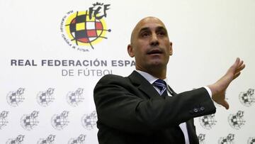 Rubiales ante la prensa.