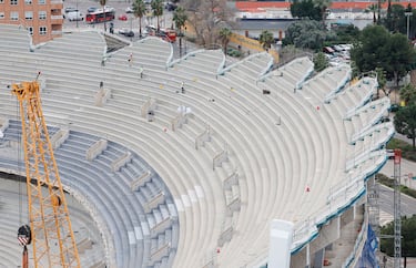A diferencia del diseño original de 2007, la nueva cubierta protegerá al 100% de los aficionados de la lluvia y el sol.