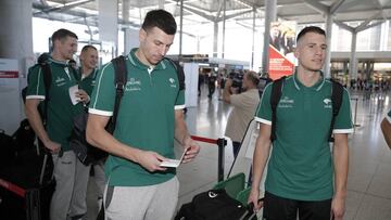 SALIDA DEL UNICAJA HACIA BELGRADO, EN LA FOTO NEDOVIC Y DRAGAN MILOSAVLJEVI&Auml;