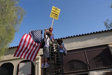 Miles de personas protestan en Los Angeles en contra del ICE  (Servicio de Inmigración y Control de Aduanas) desplegado Minnesota.  