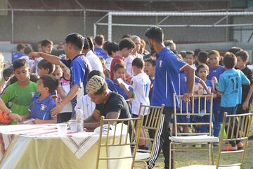 Fuera de la cancha ha destacado por su labor humana. Aquí el día que convivió con pequeños del Centro Social Italo Venezolano (CSIV), de su natal Valencia