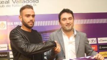 28/01/16 REAL VALLADOLID
 PRESENTACION NUEVO JUGADOR FICHAJE ROGER 
 CON BRAULIO