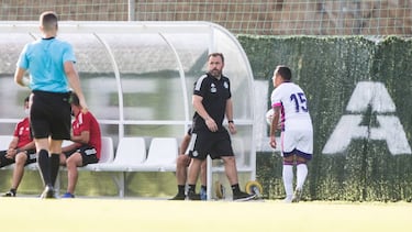 Sergio Gonzalez Soriano, coach of Real Valladolid, and Fabian Orellana or Real Valladolid during the friendly match between Granada Futbol Club and Real Valladolid at Marbella Football Center on August 28, 2020 in Malaga, Spain.
Joaquin Corchero / AFP7
