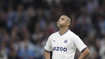 Marseille (France), 01/11/2022.- Marseille's Alexis Sanchez reacts during the UEFA Champions League group D soccer match between Olympique Marseille and Tottenham Hotspur, in Marseille, France, 01 November 2022. (Liga de Campeones, Francia, Marsella) EFE/EPA/GUILLAUME HORCAJUELO