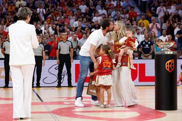 Sergio LLull es el 15º jugador con más internacionalidades con España con 173 partidos y siete medallas: tres oros europeos (2009, 2011 y 2015) y uno mundial (2019); la plata olímpica de Londres 2012; y los bronces de Río 2016 y del Eurobasket 2013.