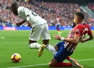 Vinicius recibió el penalti que supuso el 1-2 de Ramos en el derbi.