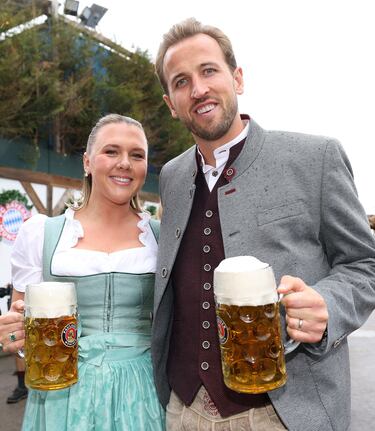 Harry Kane con su mujer, Katie Goodland, durante la fiesta del Oktoberfest celebrada en Múnich.