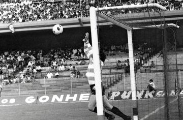 Histórico portero del Cruz Azul, salvaguardó el arco de la Máquina de manera increíble.