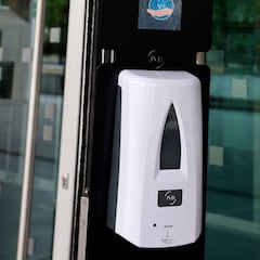 Tres personas mueren y una se queda ciega en Nuevo México por beber gel de manos