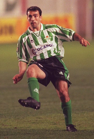 Defendió los colores del Betis durante tres temporadas desde 1994 a 1997.