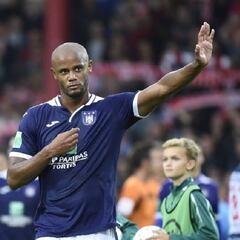 Kompany deja de ser entrenador-jugador del Anderlecht