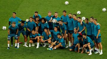 Los niños irrumpen en el entreno del Madrid en Kiev