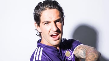 Pato suffers early exit due to apparent injury on MLS debut