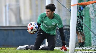 El Racing se queda compuesto y sin central