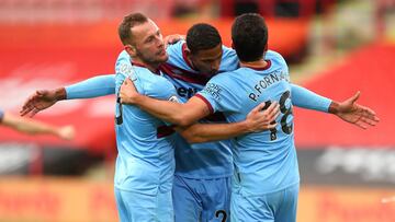 22 November 2020, England, Sheffield: West Ham United's Sebastien Haller (C) celebrates scoring his side's first goal with team-mates during the English Premier League soccer match between Sheffield United and West Ham United at Bramall Lane. Ph