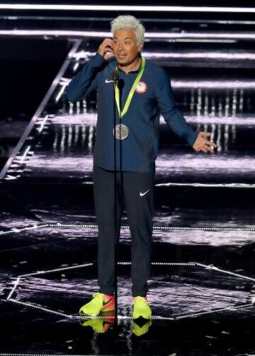  Jimmy Fallon habla en el escenario de los MTV Video Music Awards 