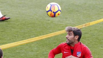 Augusto Fernández, en el entrenamiento del jueves del Atlético.