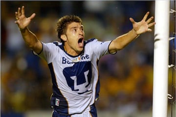 Diego Alonso jugó en España con equipos de la talla del Atlético de Madrid y el Valencia, pero también mostró su talento en México con los Pumas. Además, defendió los colores de equipos de Uruguay y Argentina.