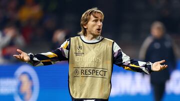 Modric, entre la espada y la pared