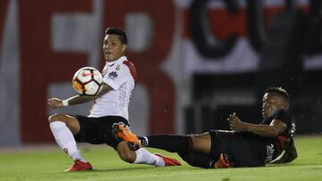 Los Millonarios no pudieron derrotar de locales a Santa Fe en un partido muy friccionado. Scocco tuvo la chance m&aacute;s clara. Javier Pinola fue la figura.