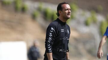 Joseba Etxeberria dirige un entrenamiento del Tenerife.