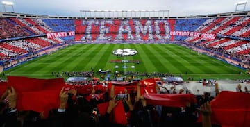 Mosaico de la afición en el Vicente Calderón.