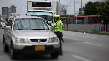 V&iacute;as con pico y placa en Bogot&aacute; durante hoy, lunes 10 de enero festivo. Conozca cu&aacute;les son los corredores que tendr&aacute;n la restricci&oacute;n vehicular.