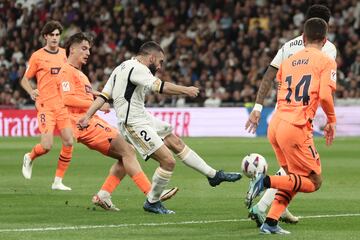 1-0. Dani Carvajal, desde la frontal del ¨¢rea, con la zurda y de volea, dispara al lado izquierdo de Giorgi Mamardashvili. El bal¨®n toca la base del poste y se cuela dentro de su porter¨ªa.