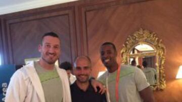 Guardiola, junto a Borja Fernández y otro jugador qatarí.