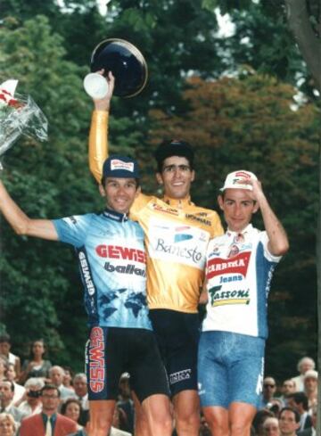 Podio del Tour de 1994: Piotr Ugrumov, Miguel Indurain y Marco Pantani.