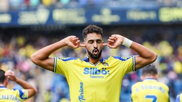 Chris Ramos celebrando el 2-0 frente al Real Oviedo en la jornada 12 de la Liga Hypermotion.