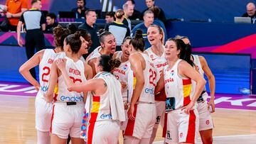 Las jugadoras de la Selección celebran su victoria ante Montenegro en el Eurobasket.