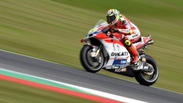 Andrea Iannone con la Ducati en Mugello.