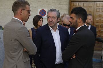 Jota Jordi junto a Josep Pedrerol y Óscar Pereiro.
