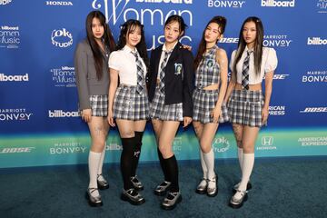 Minji, Hanni, Danielle, Haerin y Hyein las cinco componentes del grupo femenino surcoreano durante los Billboard Women in Music Awards.