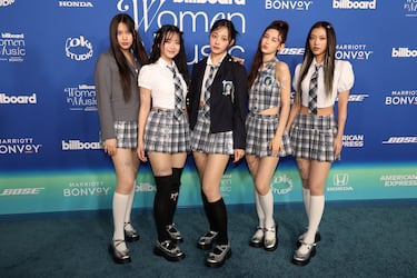  Minji, Hanni, Danielle, Haerin y Hyein las cinco componentes del grupo femenino surcoreano durante los Billboard Women in Music Awards.