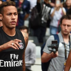"Neymar no es feliz en París"