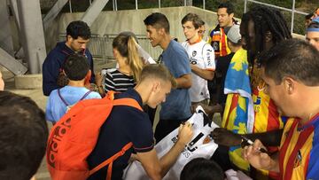 El Valencia, junto a sus fans en Cincinnati.