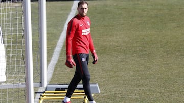 Oblak, durante un entrenamiento del Atl&eacute;tico.