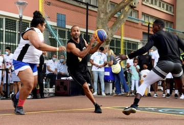 Tony Parker se retiró en 2019. Ahora es presidente del Lyon, pero no dudó en jugar en las calles de París unos partidos de baloncesto 3x3 organizados por el Club París 2024, una organización pensada para que todos los parisinos vivan desde ya la emoción de los Juegos Olímpicos que acogerá la ciudad dentro de cuatro años.