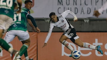 Futbol, Deportes Temuco vs Colo Colo
Tercera Fase, Copa Chile 2022.
El jugador de Colo Colo Pablo Solari, derecha, disputa el baln contra el defensa de Deportes Temuco durante el partido por Copa Chile disputado en el estadio Bicentenario German Becker .
Temuco, Chile.
23/06/2022
Dragomir Yankovic/Photosport
Football, Deportes Temuco vs Colo Colo
3rd phase, 2022 Copa Chile.
Colo ColoÕs player Pablo Solari,, right, battles the ball against defense of Deportes Temuco during the Copa Chile match held at Bicentenario German Becker stadium.
Temuco, Chile.
23/06/2022
Dragomir Yankovic/Photosport