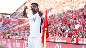 Tchouameni celebra con el gesto del arquero el gol que marcó para dar la victoria al Real Madrid en la visita a Mallorca.