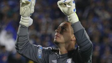 El arquero, necesita vincularse a un club. “Tengo la esperanza de seguir jugando, me siento en condiciones”, dijo a AS. Sobre su fallecida esposa, reveló: “estuvo una semana sin comer ni probar líquidos; no hablaba”.