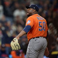 Héctor Neris firma con los Chicago Cubs