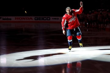 Es el máximo goleador de la NHL por quinta vez en 6 temporadas. Además, el jugador que más camisetas vende en NHL.com por fin ha ganado este año la Stanley Cup.