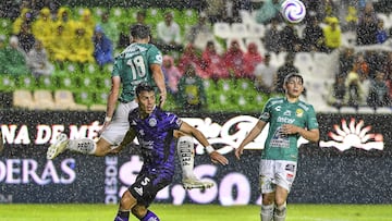 (L-R), Federico Vinas of Leon and Facundo Almada of Mazatlan during the game Leon vs Mazatlan FC, corresponding to Round 04 of the Torneo Apertura 2023 of the Liga BBVA MX, at Nou Camp Stadium, on August 18, 2023.

<br><br>

(I-D), Federico Vinas de Leon y Facundo Almada de Mazatlan durante el partido Leon vs Mazatlan FC, correspondiente a la Jornada 04 del Torneo Apertura 2023 de la Liga BBVA MX, en el Estadio Nou Camp, el 18 de Agosto de 2023.