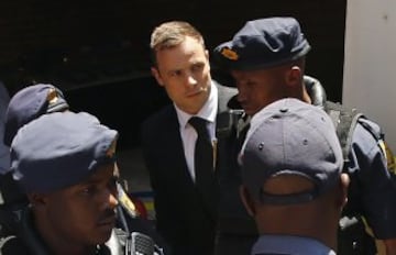 Oscar Pistorius fue condenado a cinco años de cárcel por el asesinato de su novia.