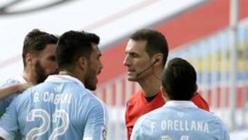 Cabral, tras ser expulsado por Clos Gómez.