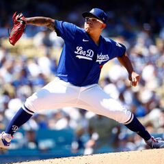 ¿Cuánto dinero ha ganado hasta ahora Julio Urías en la MLB?